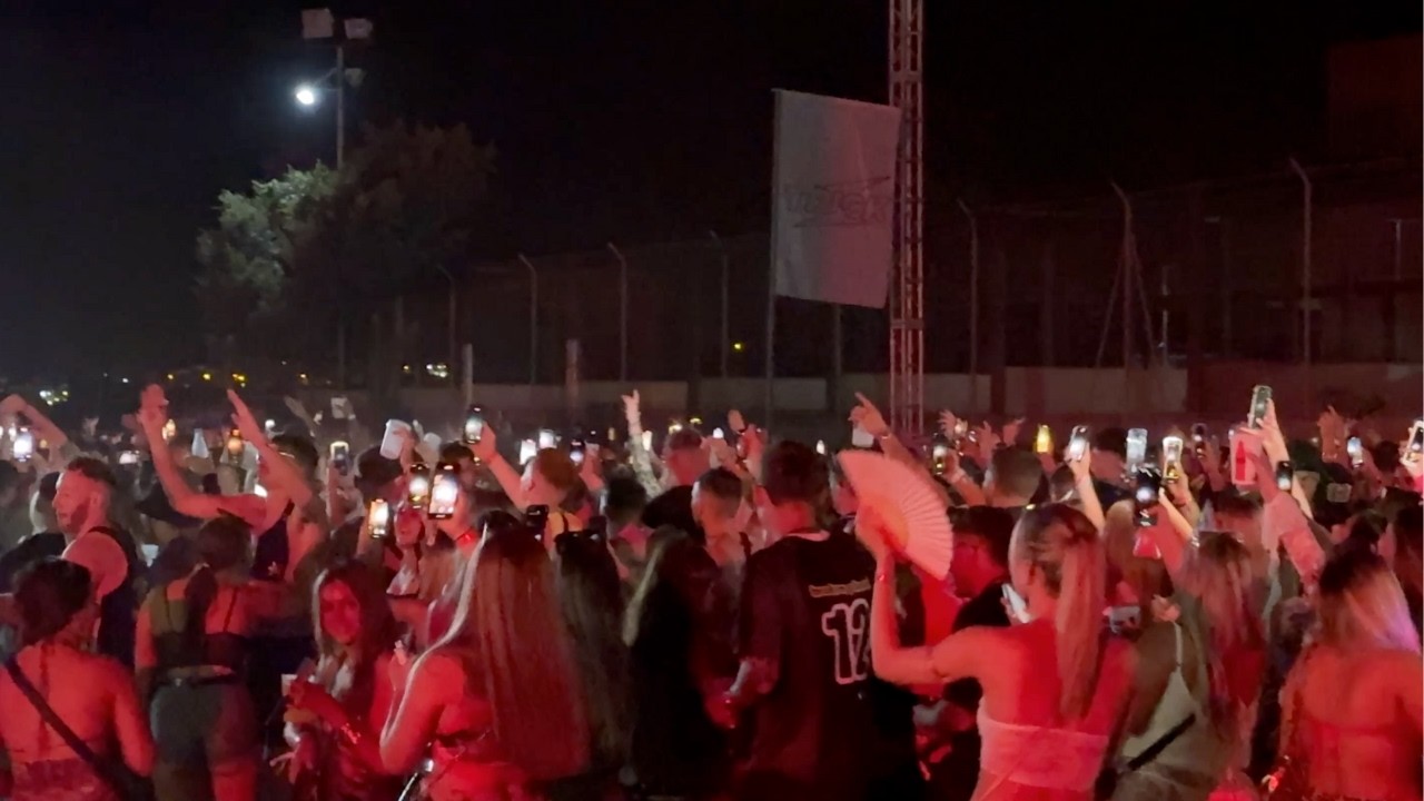 NO PHONES policy at the best nightclub in the world!