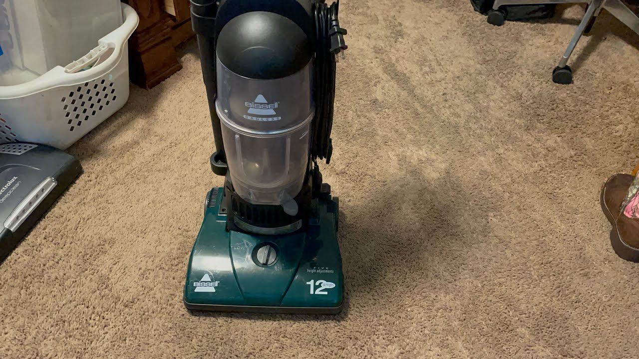 Bissell Bagless (6579) Demo/Vacuuming