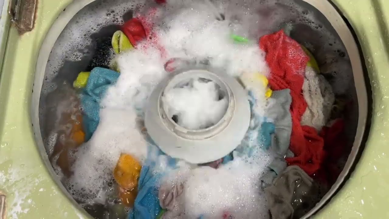 CRAZY Unique Wash Action on a Vintage Washer Frigidaire Crown 1-18 WC-7 Rollermatic
