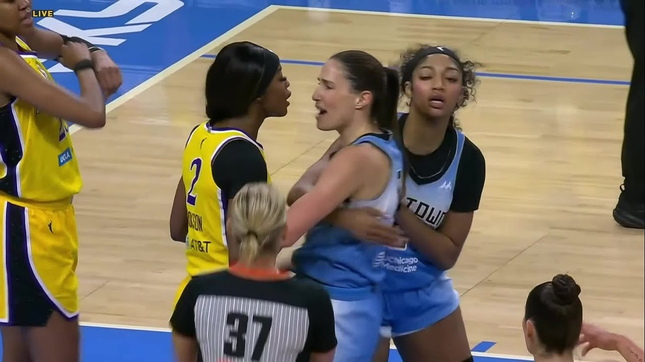 👀 DOUBLE TECHS, Angel Reese HOLDS BACK Bec Allen from Rickea Jackson | LA Sparks vs Chicago Sky WNBA