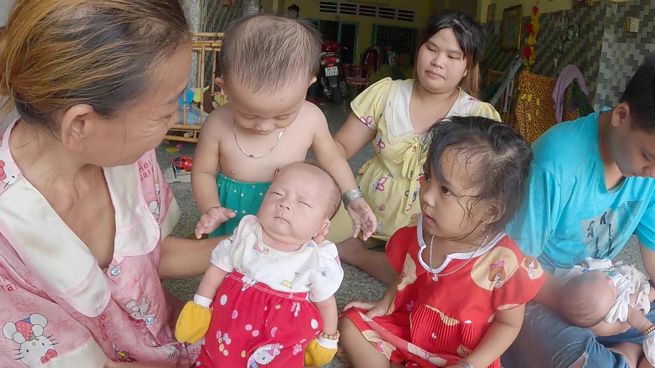 Người mẹ sa ngã 4 đời chồng, 2 bé sinh đôi vừa đầy tháng khóc gào vì khát sữa | QUỐC CHIẾN Channel