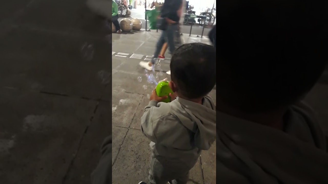 Bocil di mall main balon sabun gelembung #shorts