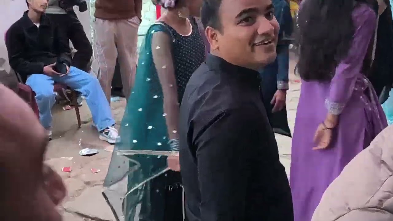 चमोली सैंज गाँव मैं शादी का डांस