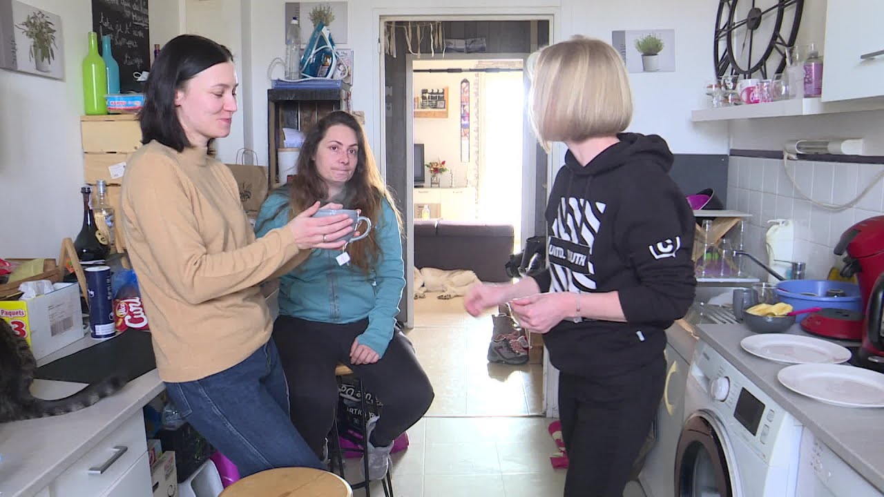 Dans son petit appartement, elle accueille des réfugiés d’Ukraine : « On est une famille »