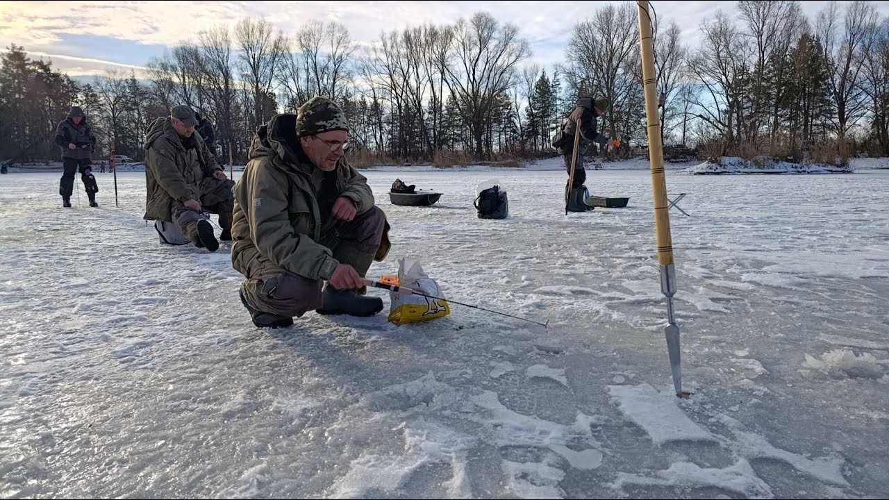 Перший ЛІД 2026! Відкриття сезону! Туди з'їхалось ВСЕ МІСТО! Вся РИБА під нами! Рибалка на карася!