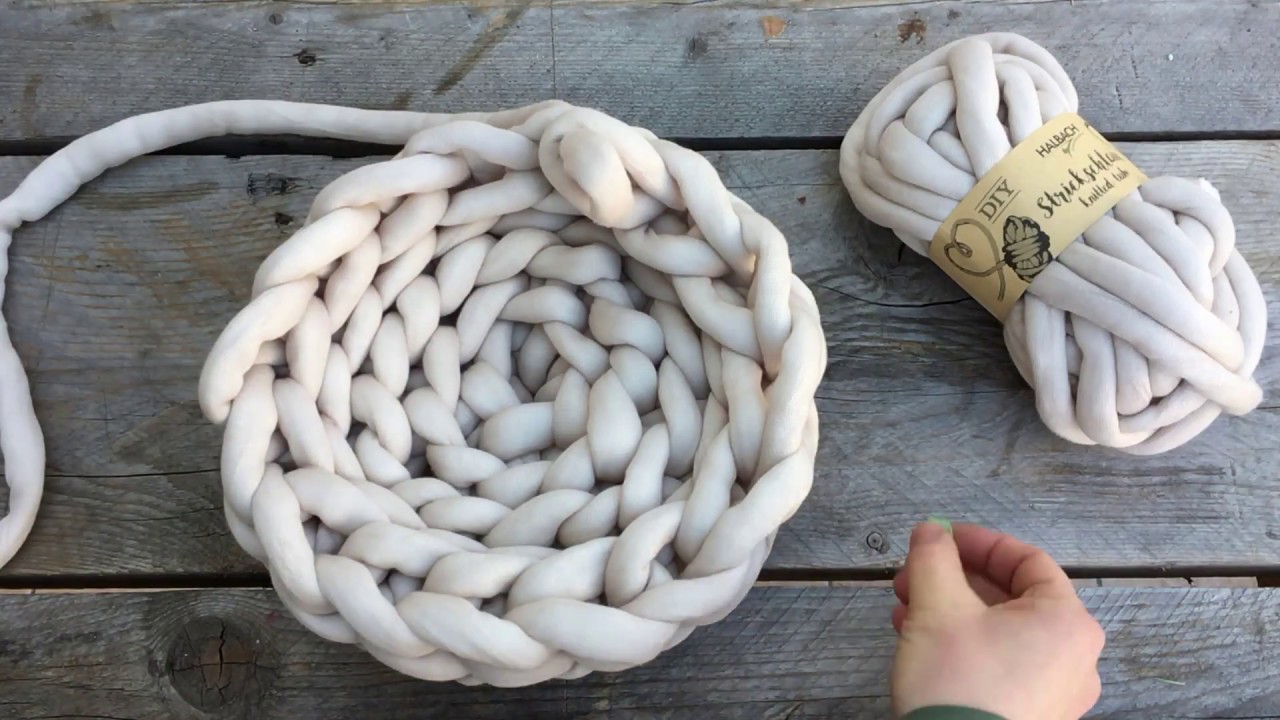 Mit den Fingern häkeln: Korb aus Strickschlauch