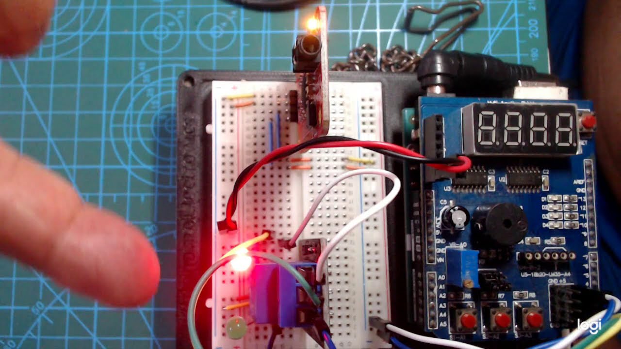Uso del Modulo de Reconocimiento de Voz: Control de un Relé y la tarjeta Multi-Funcion