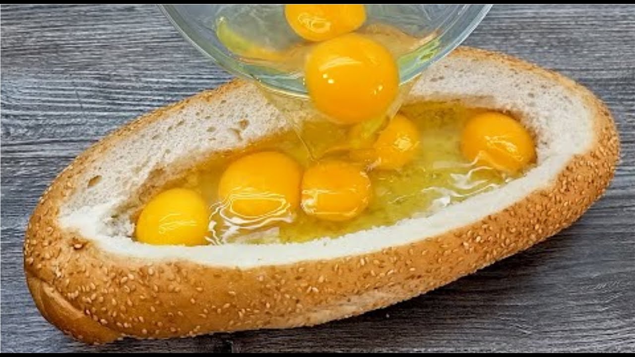 Il suffit de verser l'œuf sur le pain et le résultat sera incroyable ! Vous l'aimerez