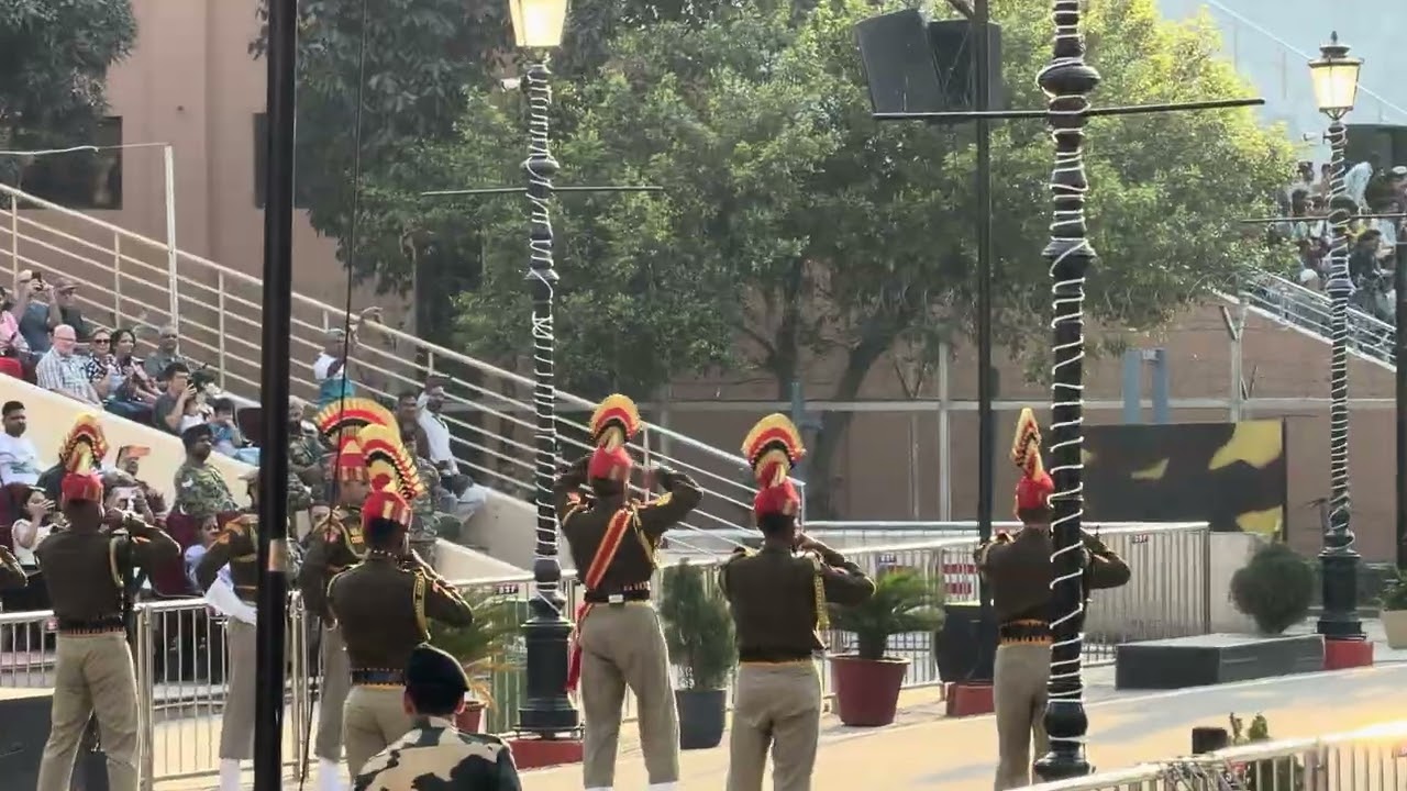#anritsar#Wagah border retri seramony#attari border# sundaycroud #