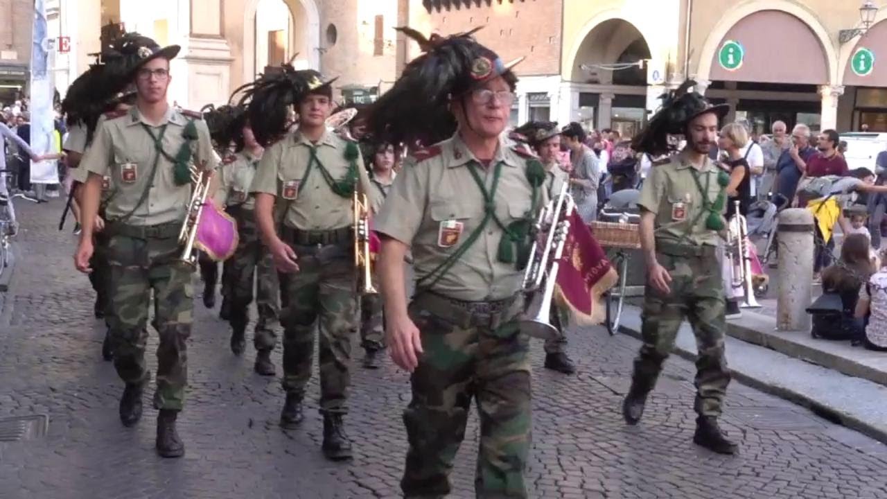 Festa dell'anziano a Mantova con la fanfara dei bersaglieri