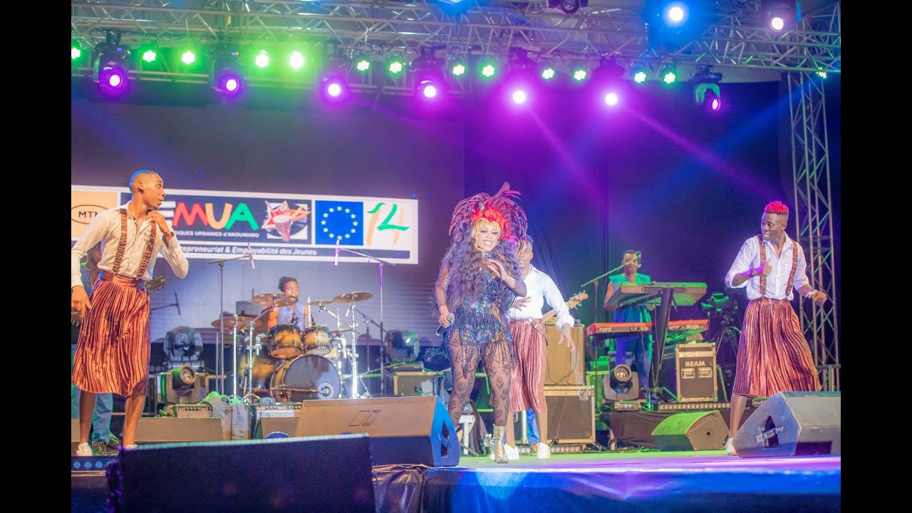 FEMUA 14   Prestation de COCO ARGENTE la reine du Bigoutsi
