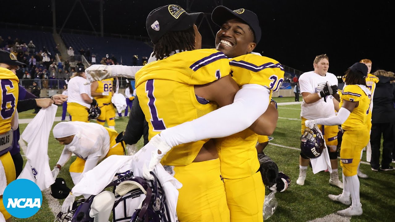 Mary Hardin-Baylor wins 2021 DIII football championship | Highlights