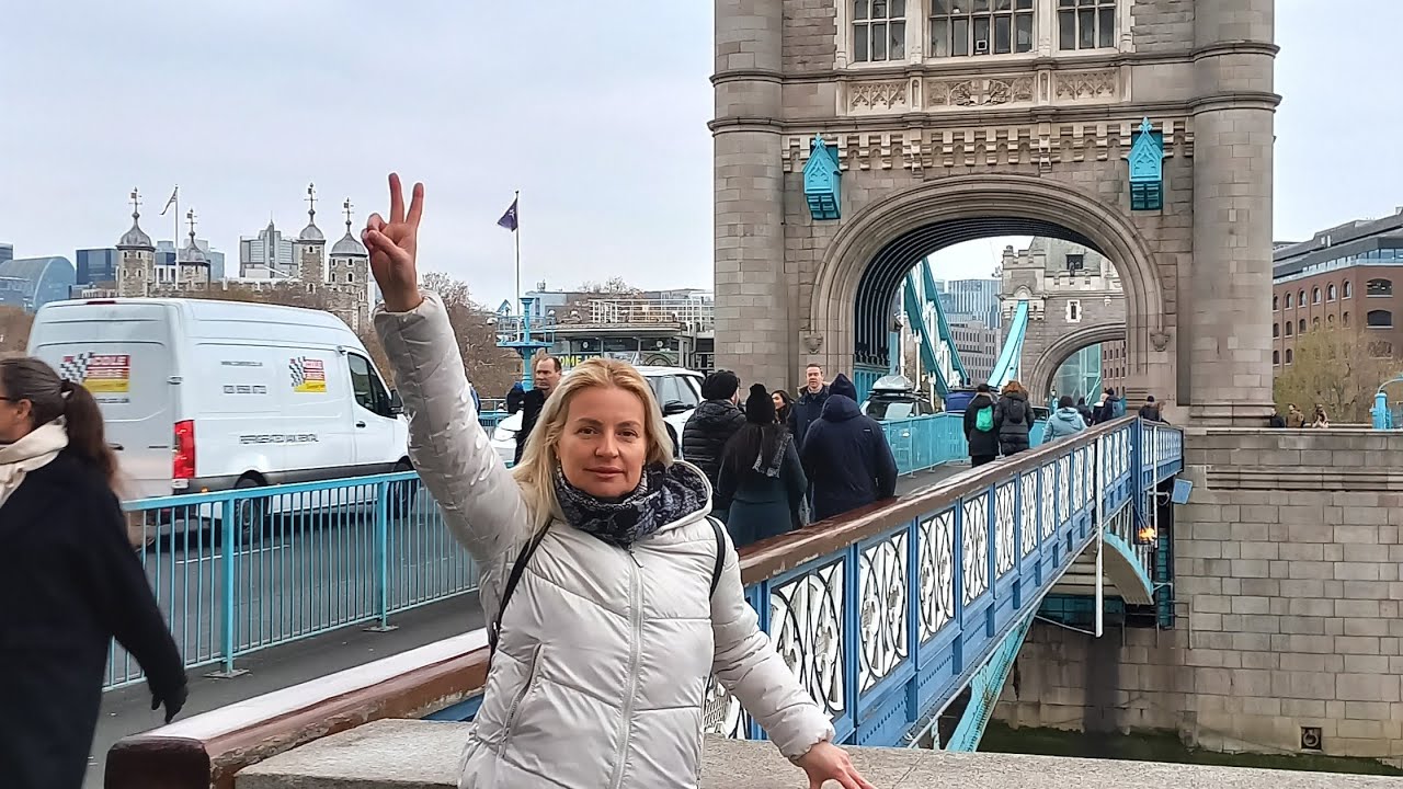 Tower Bridge, podul pe care trec &icirc;n fiecare zi 40.000 de oameni