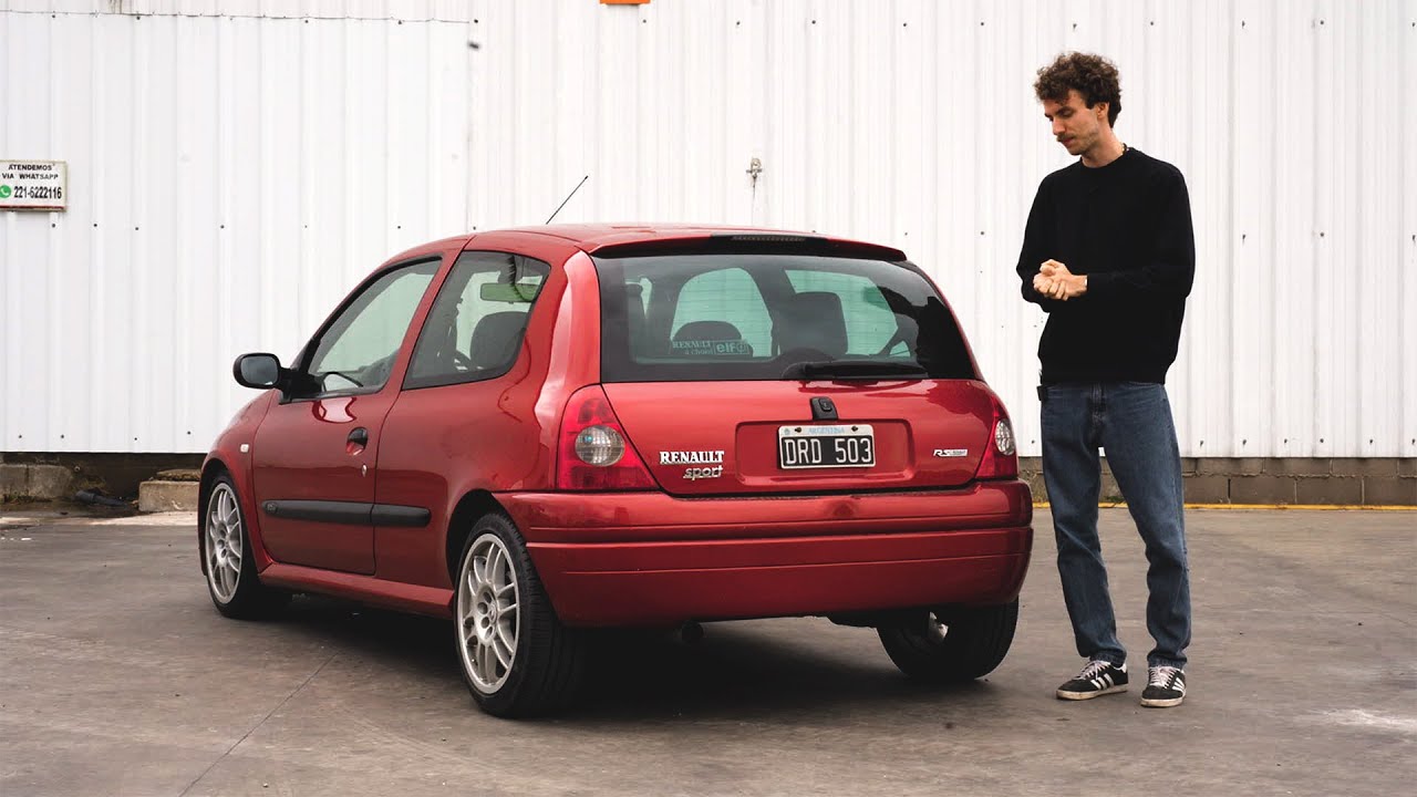 El Clio Sport es peak hot hatchback.