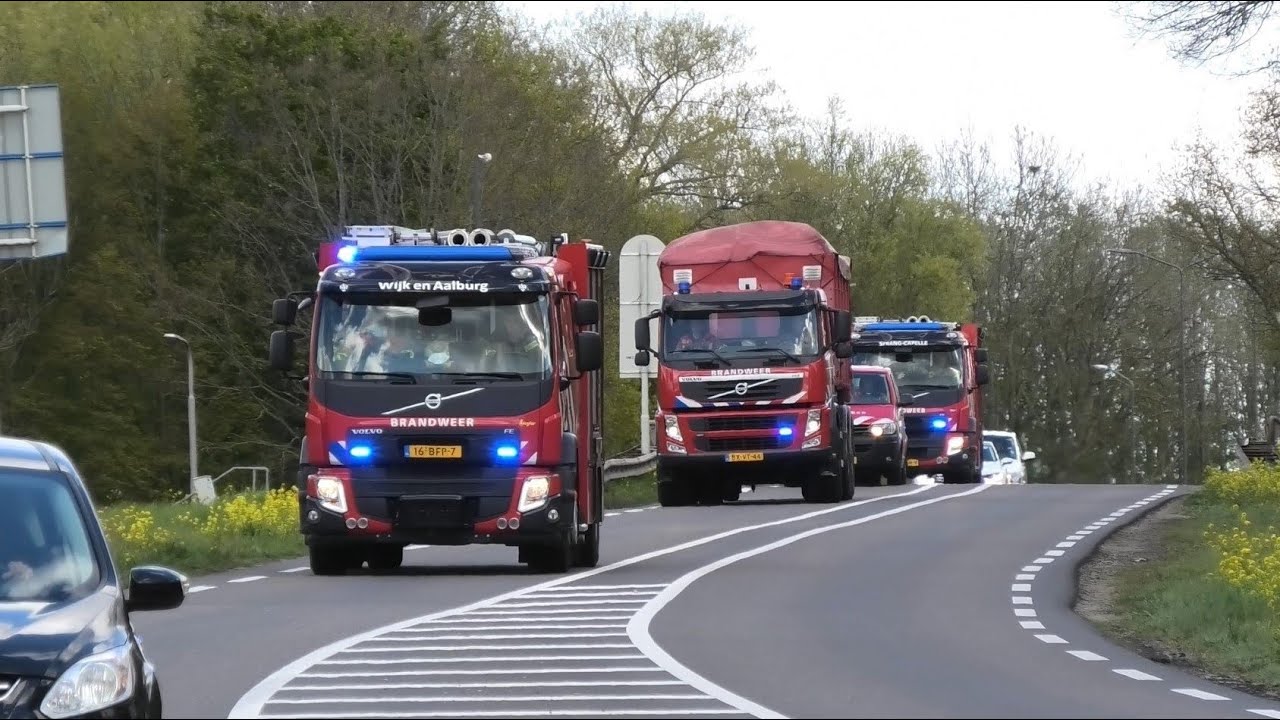 Brandweer met spoed naar een zeer grote brand in Werkendam