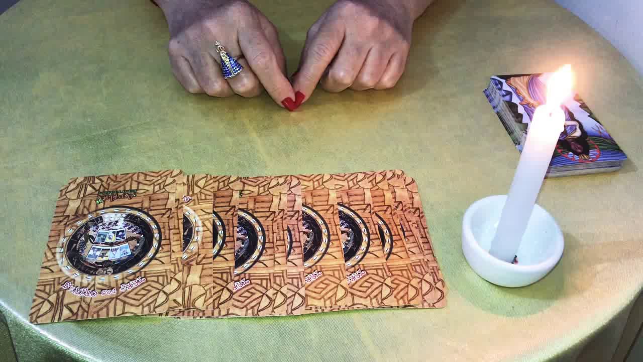 QUAL ORIXÁ QUER LHE DAR UM RECADO?! tarot dos orixás