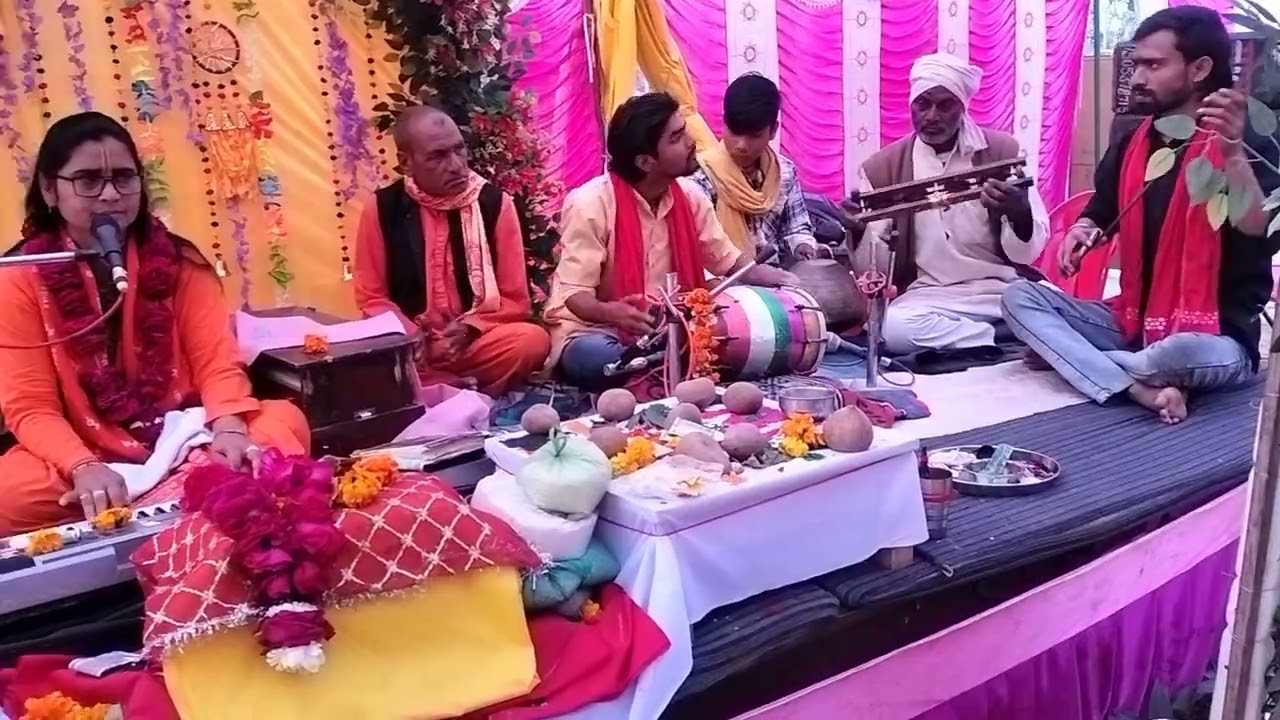 Soditpur ki pavan katha me bhav se duve h bhakt sita shastri 🙏