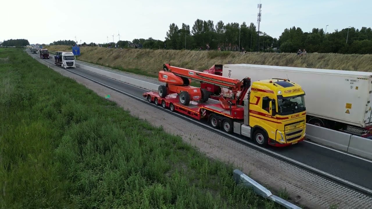 Truckstar Festival 2023 een konvooi met honderd trucks rijd over de N50 bij Kampen. 4k (UHD)