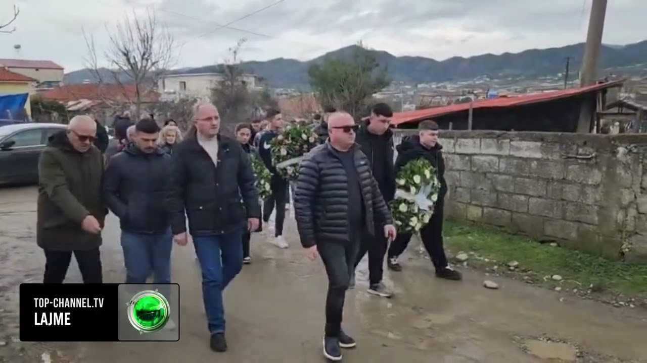 Top Channel/ Lumë vajtimesh, pamje të rënda nga përcjella e 4 trupave të familjes që vdiq në Itali