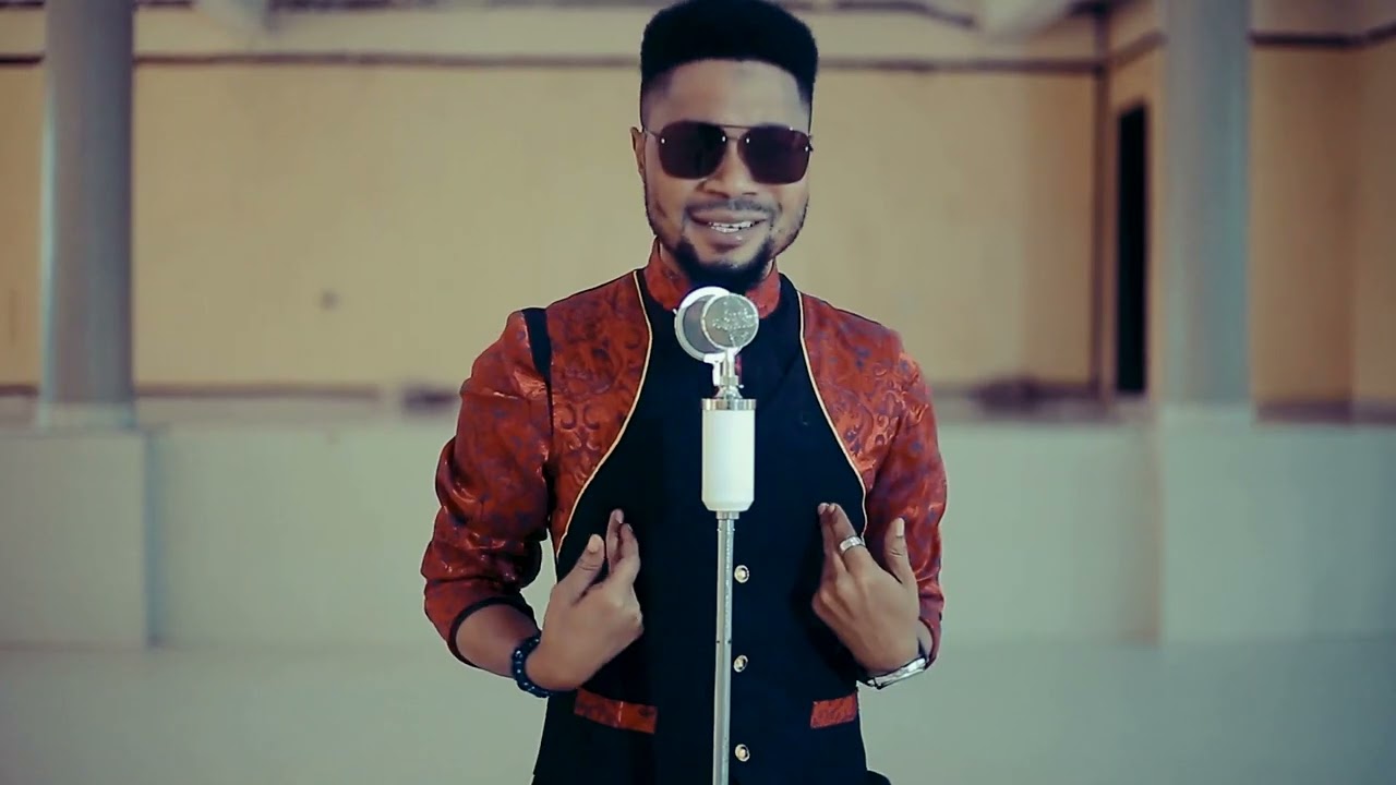 AZALIYYA DAGA DAN BASH ME DODORIDO MAWAKIN HAUSA.WAKA CE DA KE DAUKE DA ILIMIN RAYUWA DA GA SAKO.