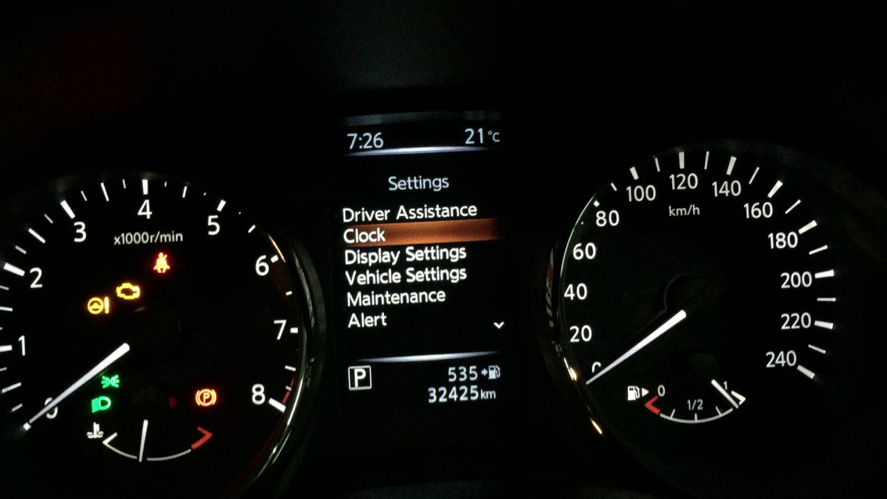 Adjust clock in Nissan QASHQAI