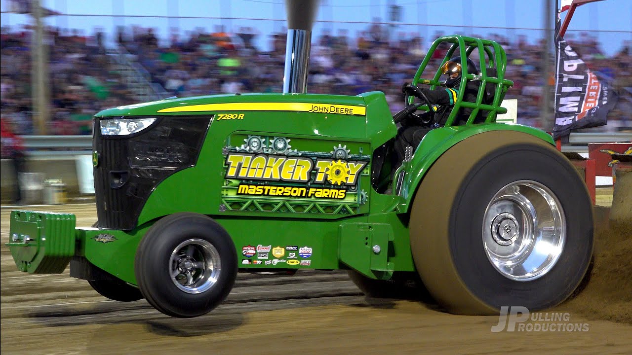 Tractor Pulling 2022: Pro Stock Tractors pulling at the America's Pull in Henry, IL