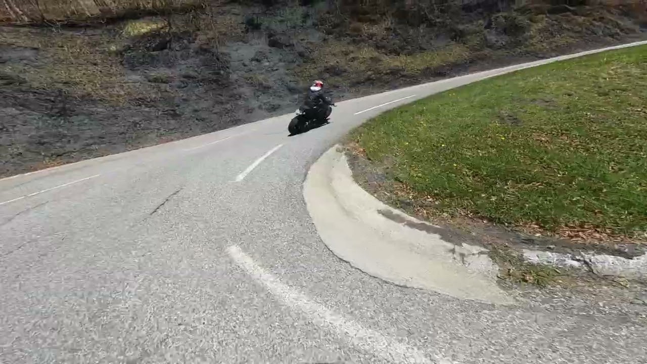 Aprilia Dorsoduro 1200 vs Suzuki GSR 750 [RAW Onboard]