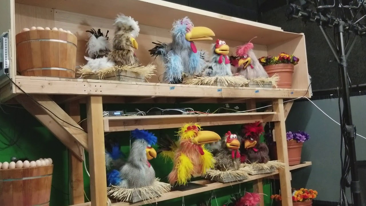 UPTOWN FUNK - Animatronic Chickens