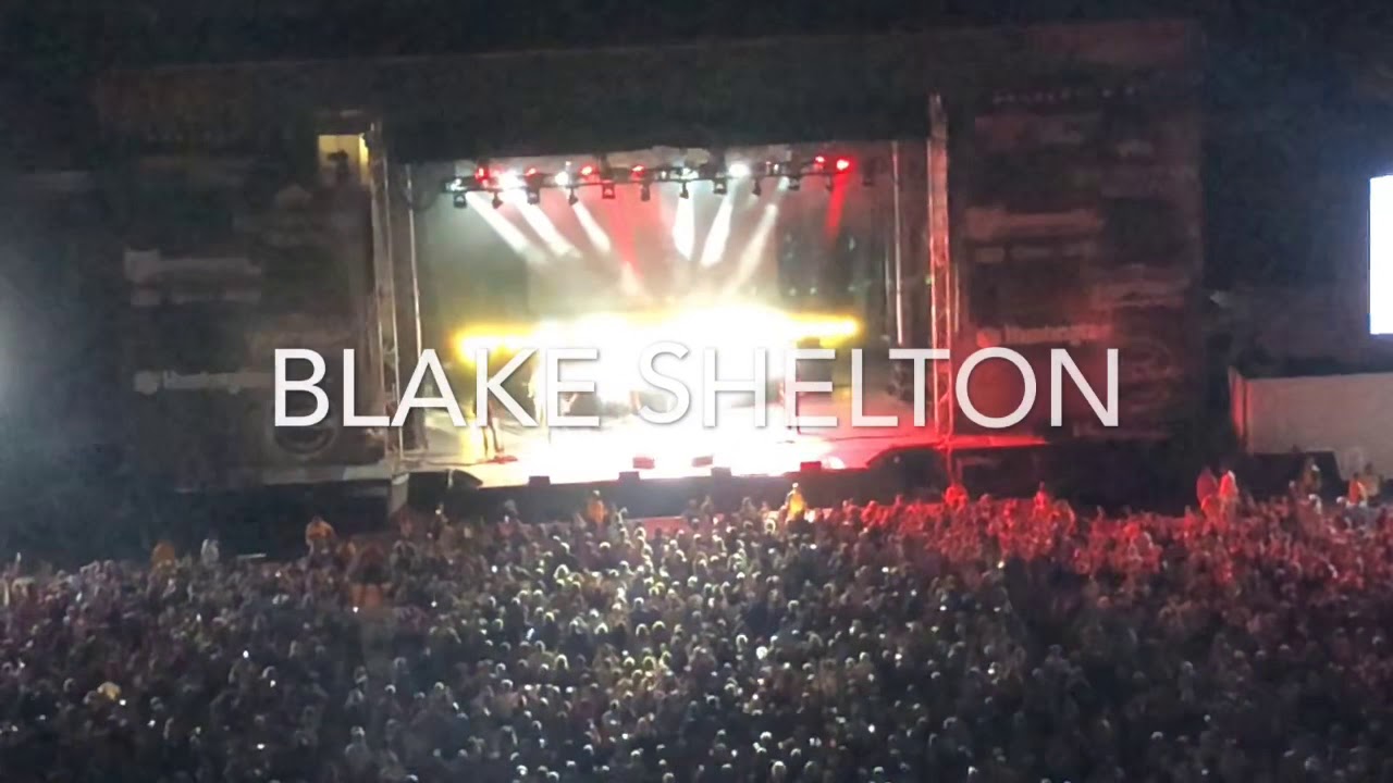 BLAKE SHELTON AT Y LIVE