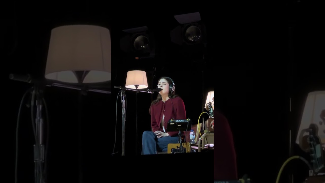 Lizzy McAlpine - Broken Glass (Live in Amsterdam)