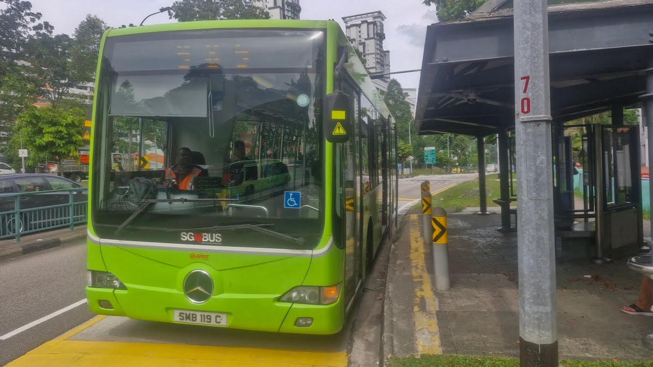 SMRT Bus Service 985 Mercedes-Benz OC500LE Batch 2 SMB119C