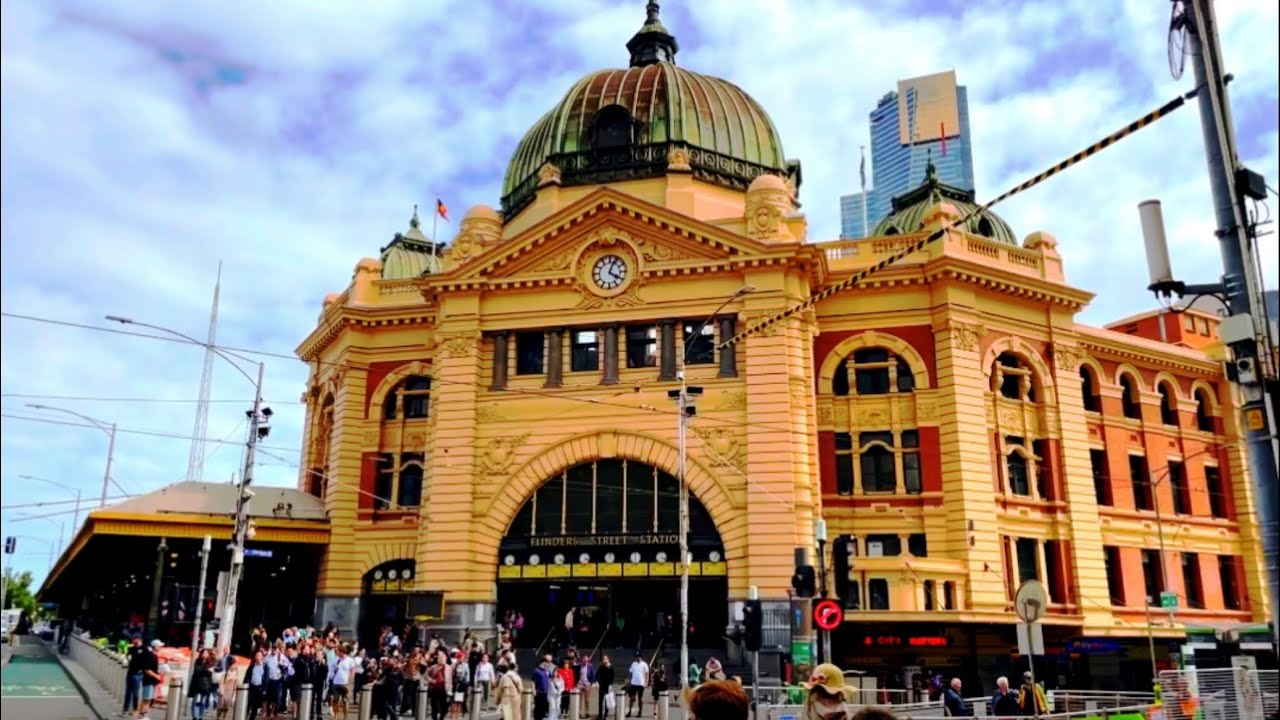 Flinders Street & Yarra River Walk, Melbourne CBD, Australia