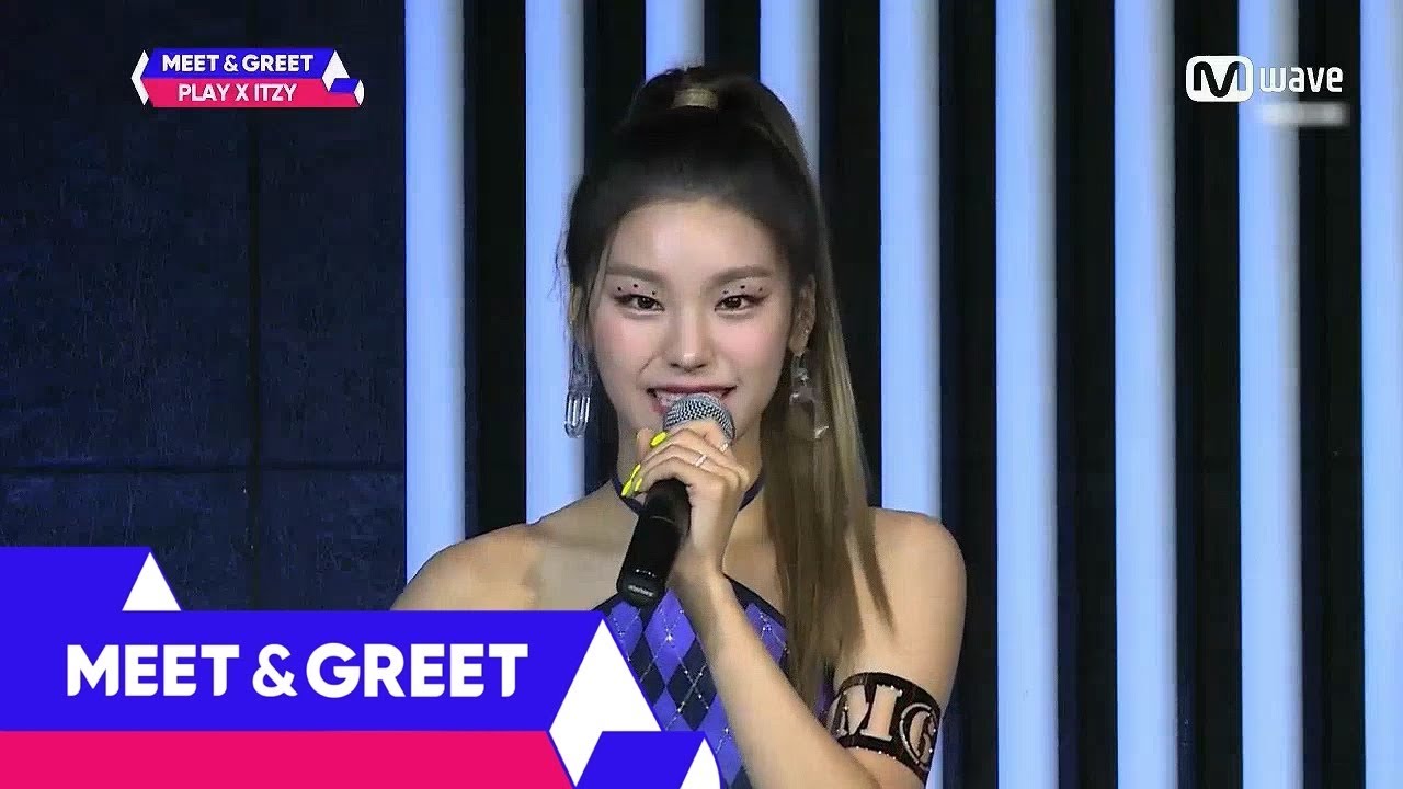 [MEET&GREET] When you look at ITZY~ there's a charm like the shining star! 'introduce ITZY'