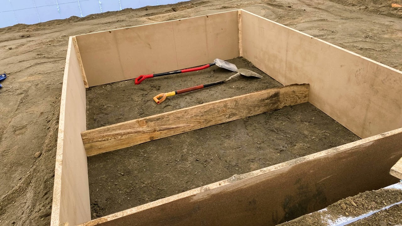 Dom w malinówkach - Płyta fundamentowa - dzień 2 - wstępny zasyp, kanalizacja, obniżona spiżarnia