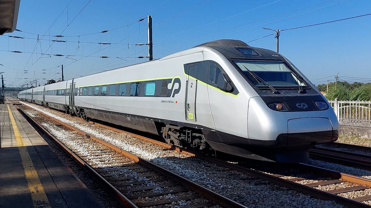 Comboios em várias estações do norte