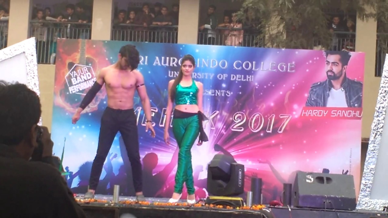 Aise na mujhe tm dekho ....fashion show in delhi university