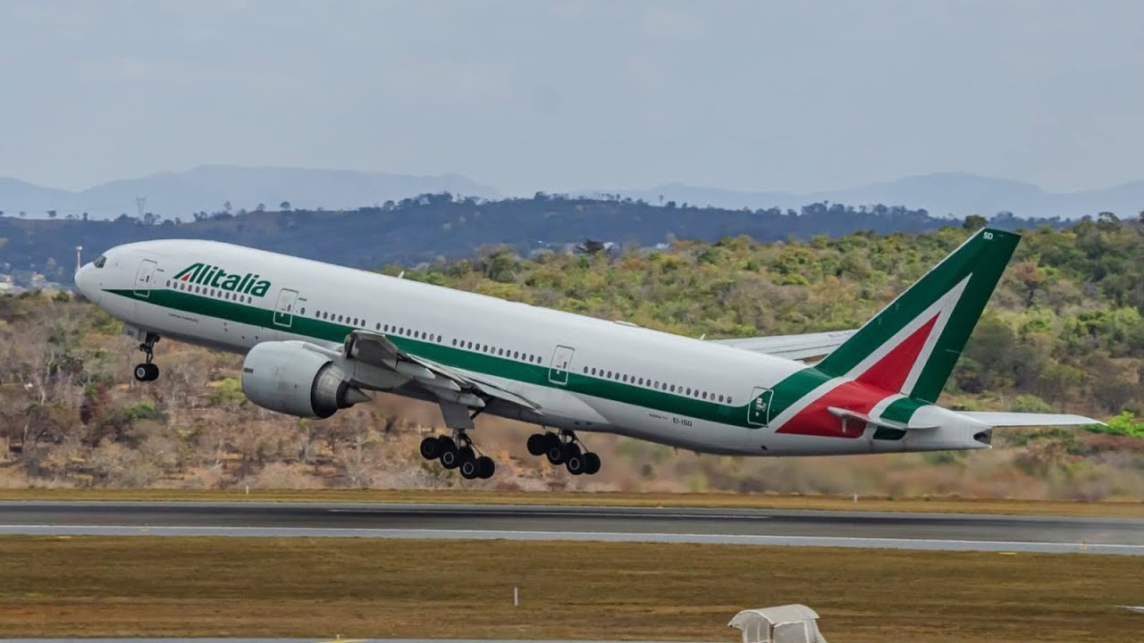 Reboque e decolagem, do Boeing 777 da Alitalia em Confins