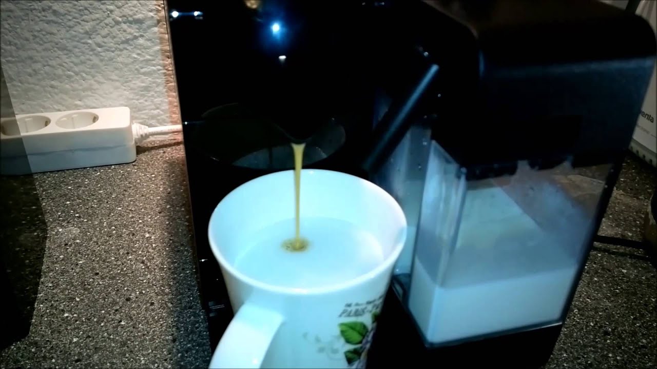 Nespresso Lattissima plus - Making Latte and Cleaning  (Full Cycle)