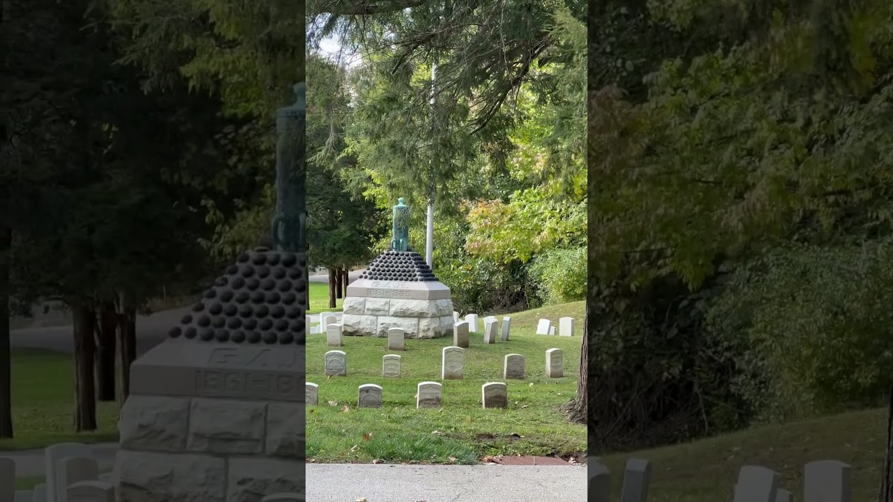 World War I and II Memorial by Civil War Memorial by President Lincoln&rsquo;s first Tomb in Springfield
