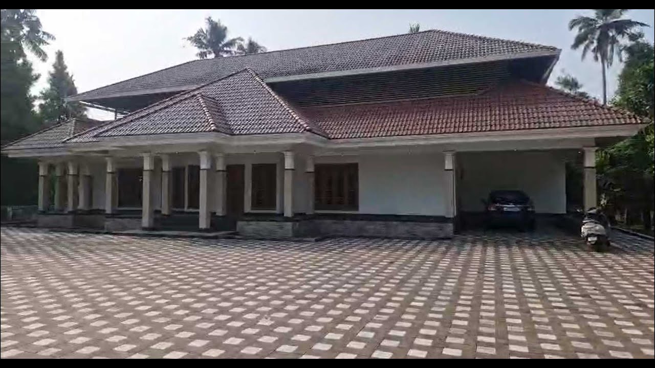 House for sale in Edakkunnu, Karukutty 4000 sqft |  Rs. 3.25 crores