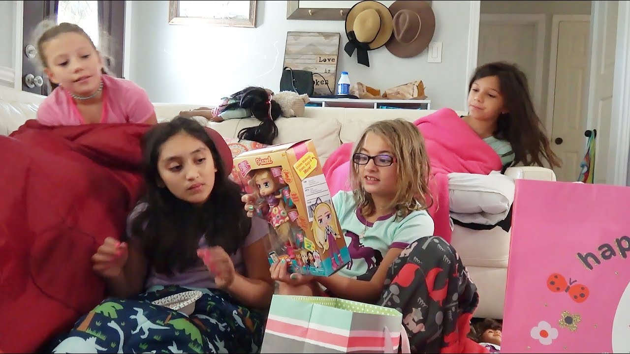 Birthday Slumber Party!! | Sam & Nia