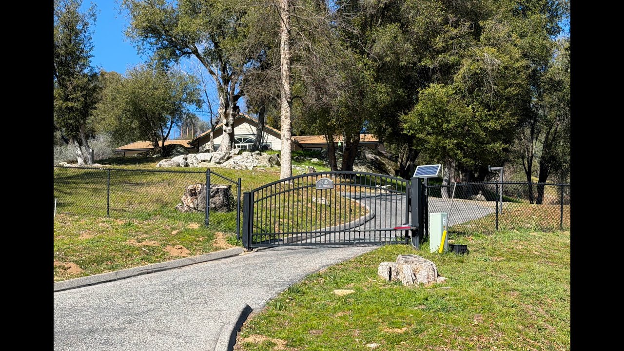 FOR SALE : Welcome to 40118 Old Stonegate Ct., Oakhurst CA