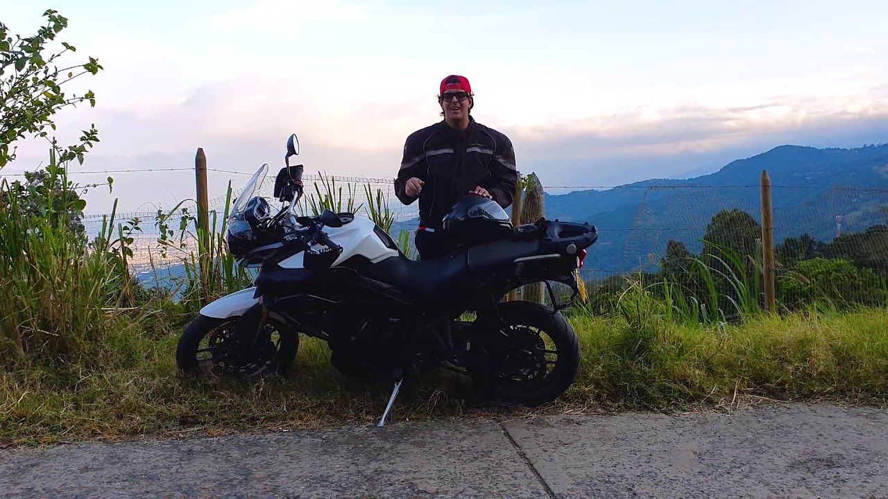 Batalla de las 800cc  Triumph Tiger 800 vs F800Gs Adventure  Con cual te quedarías?