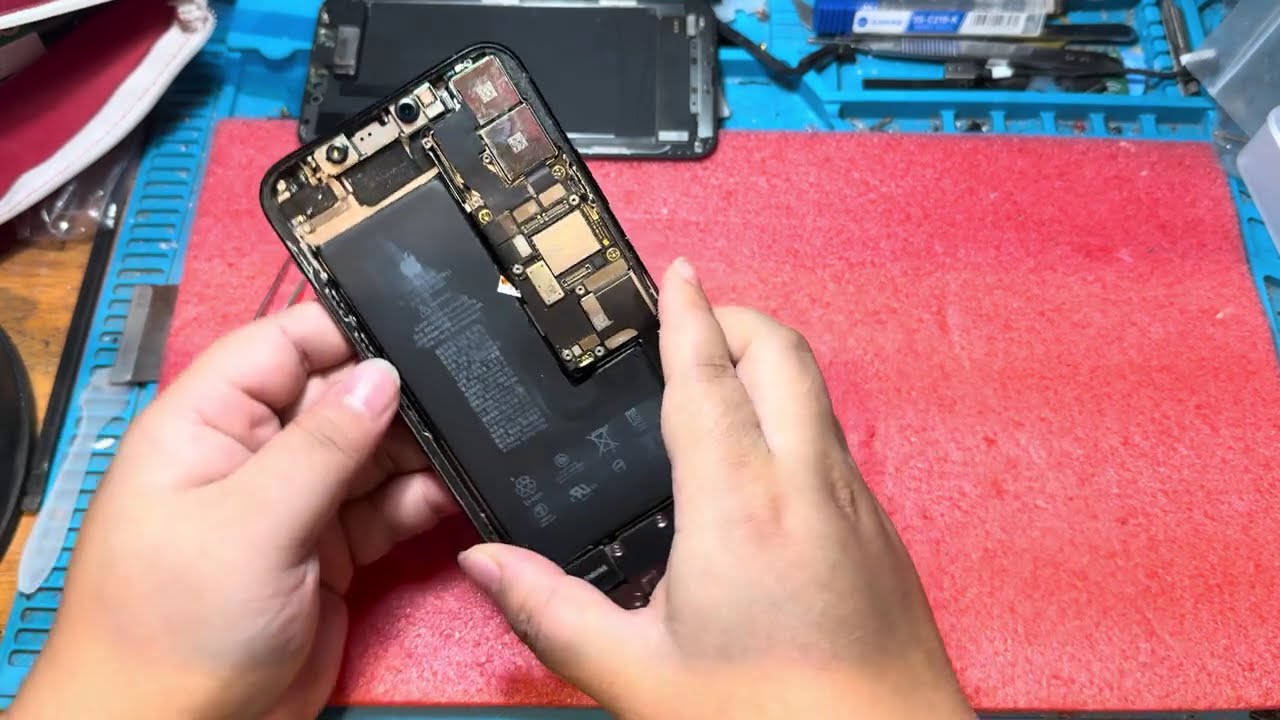 Live! วิธีเปลี่ยนแพร Power Switch iPhone 11 Pro Max By ช่างบัว รับซ่อม iPhone รัตนาธิเบศร์ บางกระสอ