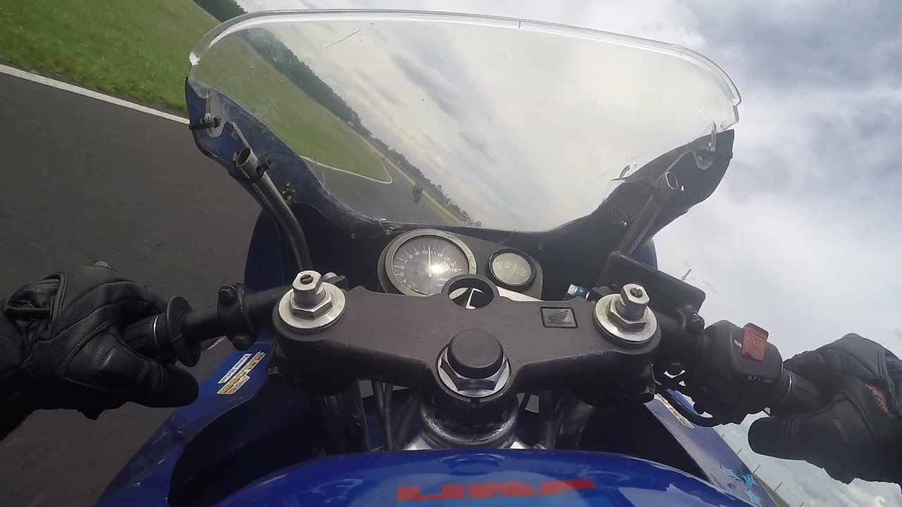 Pannonia Ring, mit alter Honda CBR 600 PC 31 Zweikampf gegen 1000ccm