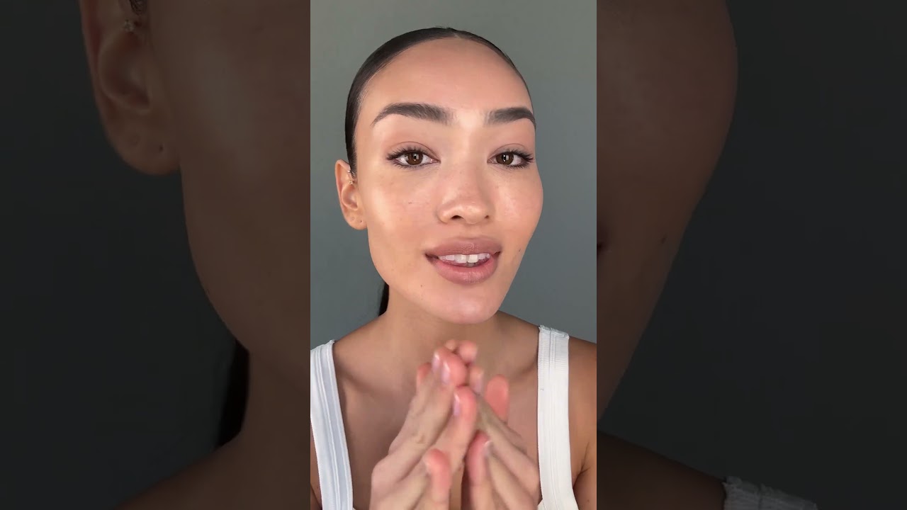 Soft Sun-kissed Glow with SoftSculpt&reg; Bronzing & Shaping Serum