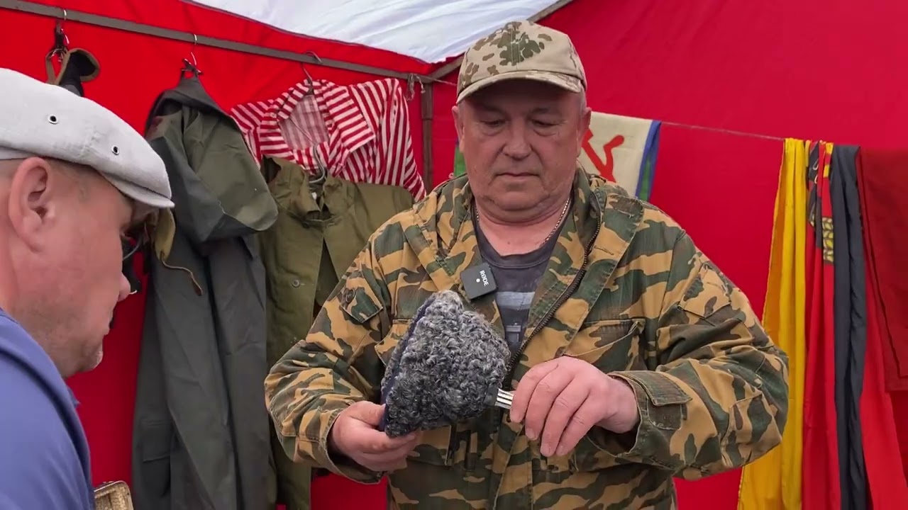 Мужики продают вещи с советских складов НЗ, военная форма, вещи из СССР, ножи и многое другое