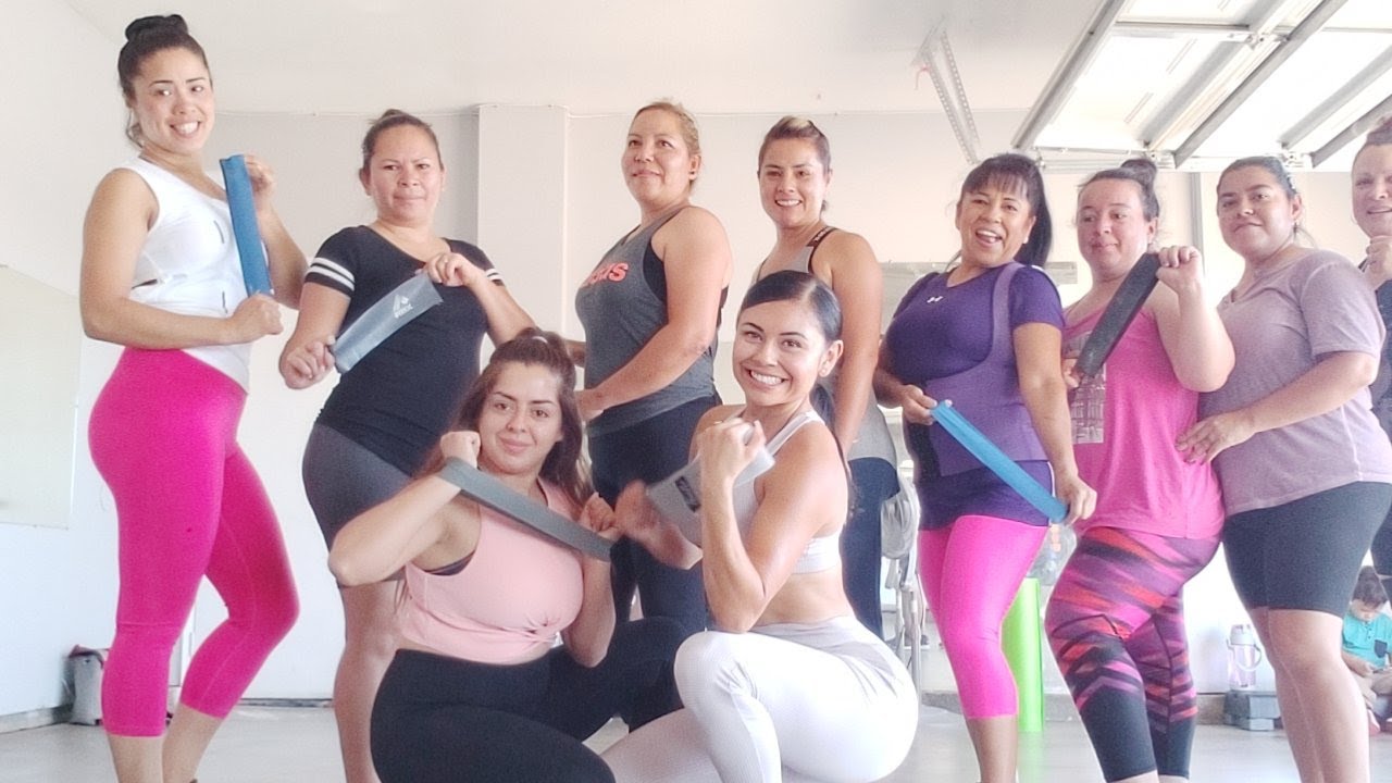 Viernes.  Rutina Para Gluteo usando una mini-band. Gizellvejarfit 💟
