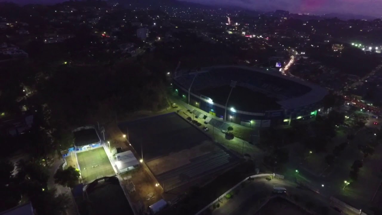 Hermano Lejano & Estadio Cuscatl&aacute;n