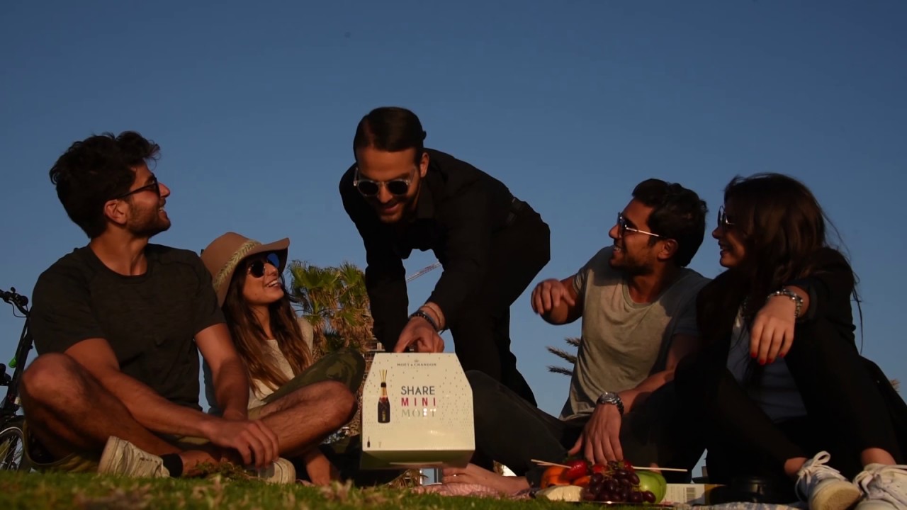 Mini Moët 6 pack picnic